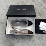 CHANEL especially popular color blocking single shoes continue the classic Chanel characteristics