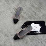 CHANEL especially popular color blocking single shoes continue the classic Chanel characteristics