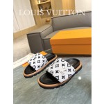 Louis Vuitton 2023 couple models embossed print