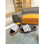 Louis Vuitton 2023 couple models embossed print