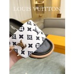 Louis Vuitton 2023 couple models embossed print