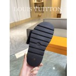 Louis Vuitton 2023 couple models embossed print