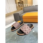 Louis Vuitton 2023 couple models embossed print