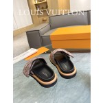 Louis Vuitton 2023 couple models embossed print