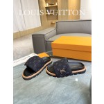 Louis Vuitton 2023 couple models embossed print