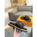 Louis Vuitton 2023 couple models embossed print