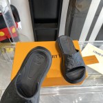 Louis Vuitton platform slippers Pool Pillow Comfort will enter the series