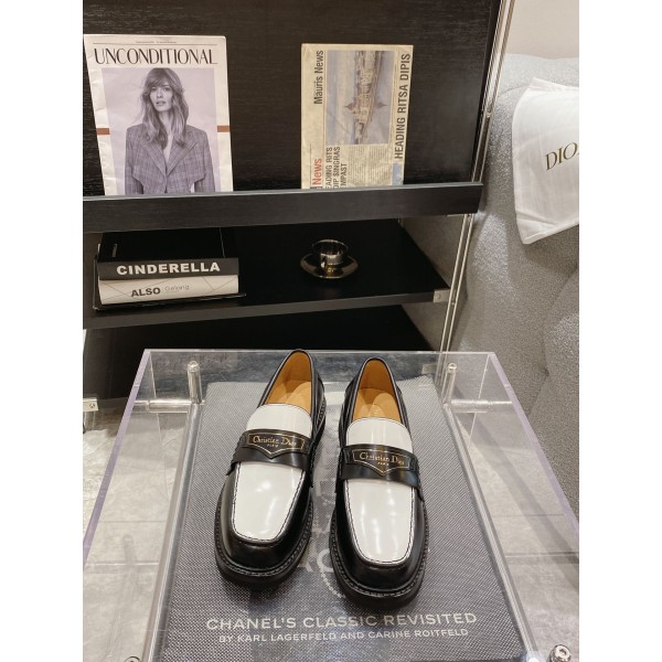 DIOR Early Spring 2023 New Loafers Black and White