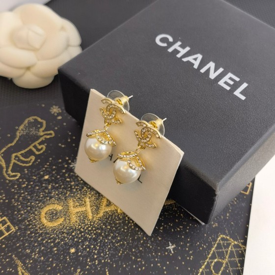 CHANEL🇫🇷Xiaoxiang Camellia Full Diamond Pearl Alphabet Stud Earrings Jewelry