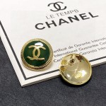 CHANEL🇫🇷Xiaoxiang autumn and winter middle-aged grass green earrings