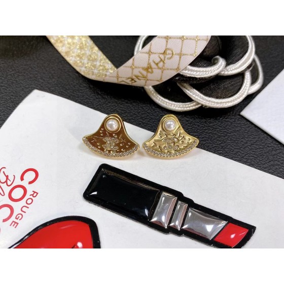 CHANEL🇫🇷Xiaoxiang middle-aged double C earrings