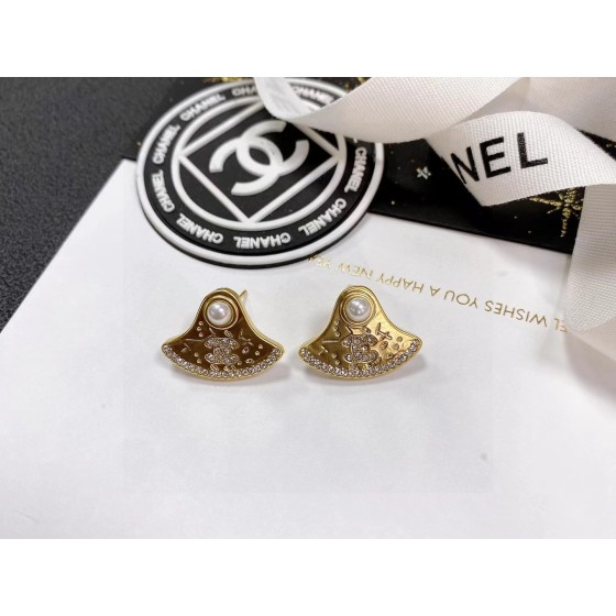 CHANEL🇫🇷Xiaoxiang middle-aged double C earrings