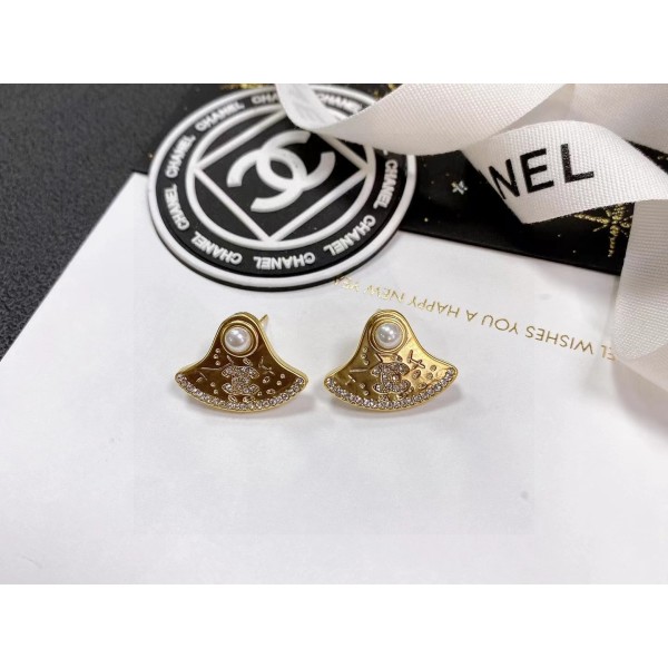 CHANEL🇫🇷Xiaoxiang middle-aged double C earrings