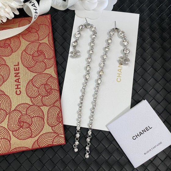 CHANEL🇫🇷Xiaoxiang's latest style🆕🆕Silver round diamond long earrings