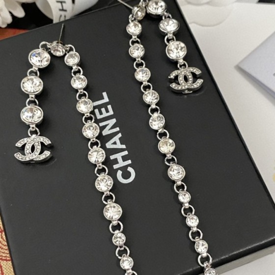 CHANEL🇫🇷Xiaoxiang's latest style🆕🆕Silver round diamond long earrings