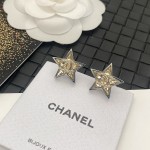CHANEL🇫🇷Xiaoxiang Swarovski crystal diamond two-color five-pointed star letter earrings