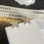 CHANEL🇫🇷Xiaoxiang Swarovski crystal diamond two-color five-pointed star letter earrings