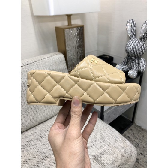 CHANEL 2022 early spring latest slope heel slippers fashionable and versatile series wear-resistant rubber outsole