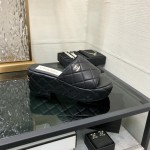 CHANEL 2022 early spring latest slope heel slippers fashionable and versatile series wear-resistant rubber outsole