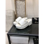 CHANEL 2022 early spring latest slope heel slippers fashionable and versatile series wear-resistant rubber outsole