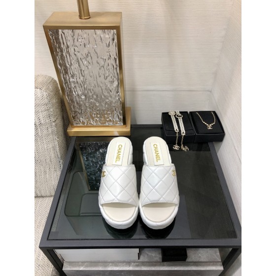 CHANEL 2022 early spring latest slope heel slippers fashionable and versatile series wear-resistant rubber outsole