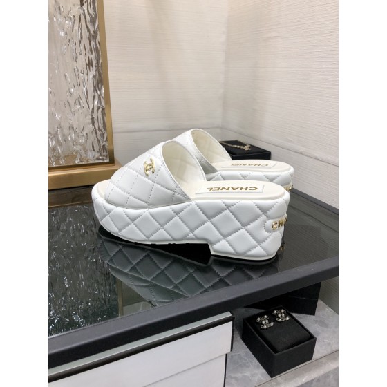 CHANEL 2022 early spring latest slope heel slippers fashionable and versatile series wear-resistant rubber outsole