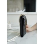 𝗖𝗛𝗔𝗘𝗡𝗟✦2021 𝗦𝘀 New for spring and summer Artificial pearls and calfskin body Pearl phone bag