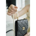 𝗖𝗛𝗔𝗘𝗡𝗟✦2021 𝗦𝘀 New for spring and summer Artificial pearls and calfskin body Pearl phone bag