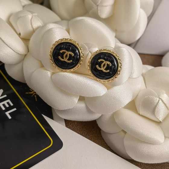 CHANEL🇫🇷Xiaoxiang Doudou agate pearl letter new stud earrings