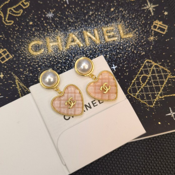 CHANEL🇫🇷Xiaoxiang pink crystal letter love pearl crystal diamond letter earrings