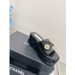 CHANEL water table thick bottom pearl flower slippers original rubber sole