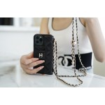 𝗖𝗛𝗔𝗘𝗡𝗟✦2021 𝗦𝘀 Spring/Summer New Gold Ball Chain Phone Case (for 📱iphone12/12pro)