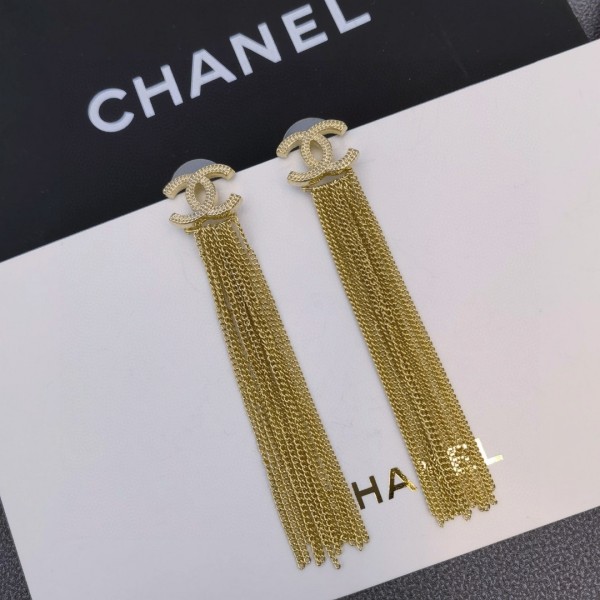 CHANEL🇫🇷Xiaoxiang carved tassel chain letter pearl earrings earrings