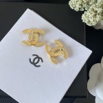 CHANEL🇫🇷Xiaoxiang Finely carved and printed letter earrings earrings