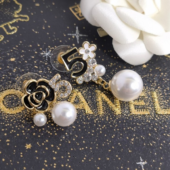 CHANEL🇫🇷Xiaoxiang No. 5 letter camellia full diamond pearl stud earrings earrings jewelry