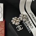 CHANEL🇫🇷Xiaoxiang two-color crystal diamond letter camellia stud earrings earrings jewelry