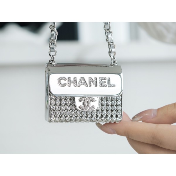 𝗖𝗛𝗔𝗘𝗡𝗟✦ Flowing rhinestone 𝟮𝟮𝗣 rhinestone metal necklace bag