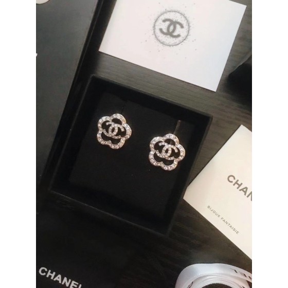 CHANEL🇫🇷Xiaoxiang three-dimensional hollow camellia stud earrings