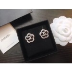 CHANEL🇫🇷Xiaoxiang three-dimensional hollow camellia stud earrings