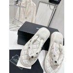CHANEL summer new bread flip-flops clip toe flip-flops beach sandals