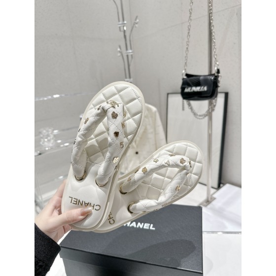 CHANEL summer new bread flip-flops clip toe flip-flops beach sandals