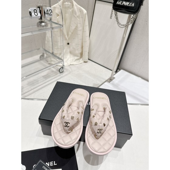 CHANEL summer new bread flip-flops clip toe flip-flops beach sandals