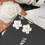CHANEL🇫🇷Xiaoxiang three-dimensional letter camellia pearl stud earrings earrings jewelry