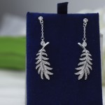 CHANEL🇫🇷Xiaoxiang Hollow Feather Stud Earrings Full Diamond Version Silver Needle