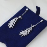 CHANEL🇫🇷Xiaoxiang Hollow Feather Stud Earrings Full Diamond Version Silver Needle