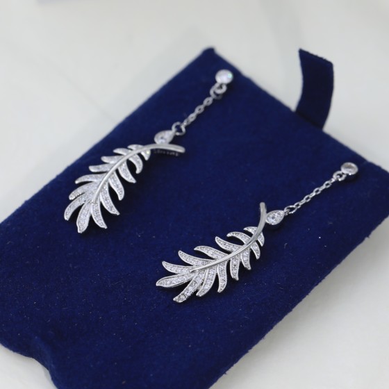 CHANEL🇫🇷Xiaoxiang Hollow Feather Stud Earrings Full Diamond Version Silver Needle