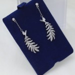 CHANEL🇫🇷Xiaoxiang Hollow Feather Stud Earrings Full Diamond Version Silver Needle