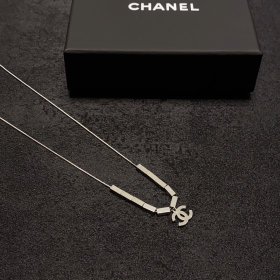 CHANEL🇫🇷Xiaoxiang Double C Silver Pendant Necklace
