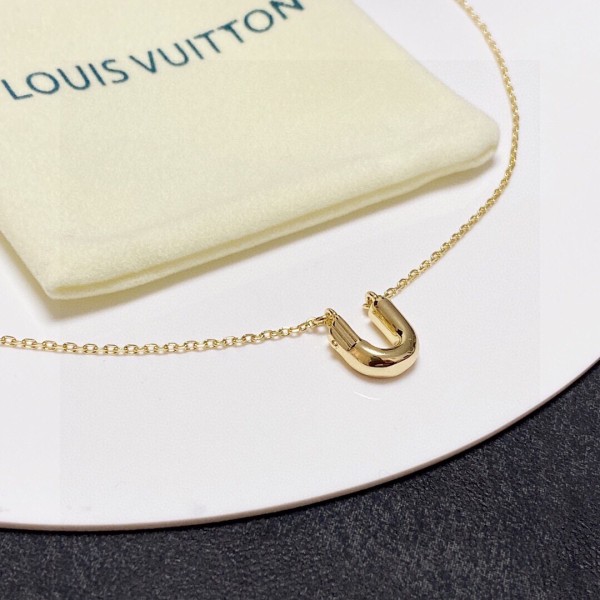 Louis Vuitton Early Spring 2023 Vintage LV monogram U necklace