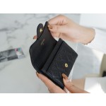 𝗖𝗛𝗔𝗘𝗡𝗟✦ 𝗖𝗹𝗮𝘀𝗶𝗰 𝗙𝗹𝗮𝗽 Using French 🇫🇷 import "𝑯𝒂𝒔𝒔 𝒔𝒔" original calfskin leather 🐂 Classic Card Case -- Black Gold